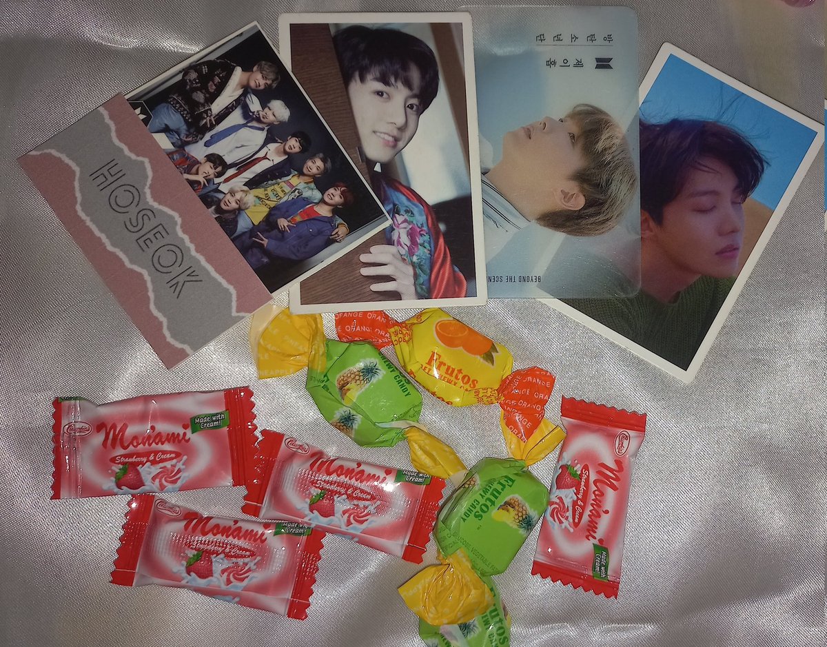 dearlysjy's tweet photo. ๐๐ | #yuniezcartmails
โ ๐ฆ from @vmkreads
hobi came home !! thank you vv much po for letting me adopt this hobi proof nrpc for free ! pogi sooo much talaga ๐ฅน๐ซถ๐ป ty also for the freebies^^ borahae ~ ๐ #vmkproof https://t.co/h4ZWuOjUVi