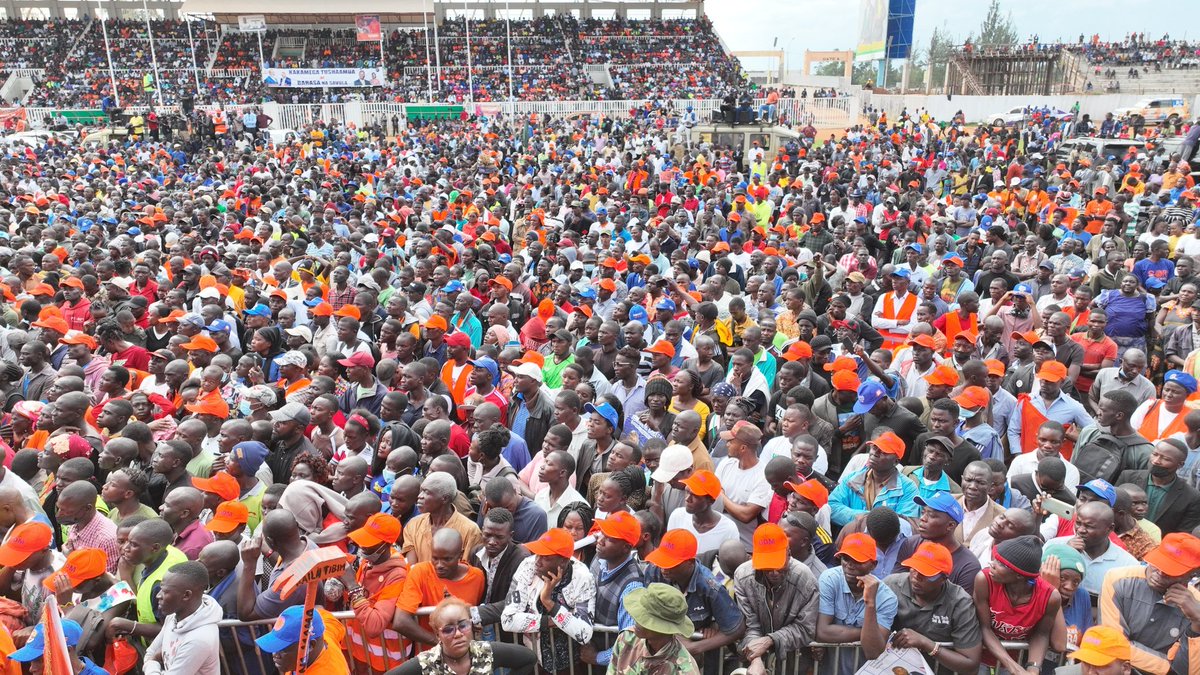 Kijanayaaa's tweet photo. I have just witnessed close to 2M @RailaOdinga supporters in Historic Bukhungu Stadium.Swear BABA NOW
#IPSOS #Edited #Mudavadi #DpWilliamRuto #USEmbasy #VoteBlue2022 #VoteBlue #Inawezekana https://t.co/J8L6xand1u