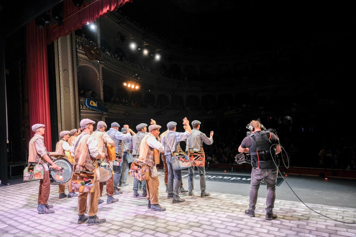 ¿Qué hacemos si esto nos da la vida? Tenemos muchas ganas de contaros una cosita pero vamos a esperar unos días más, ¿vale?😏

#comparsagaditanadebarcelona