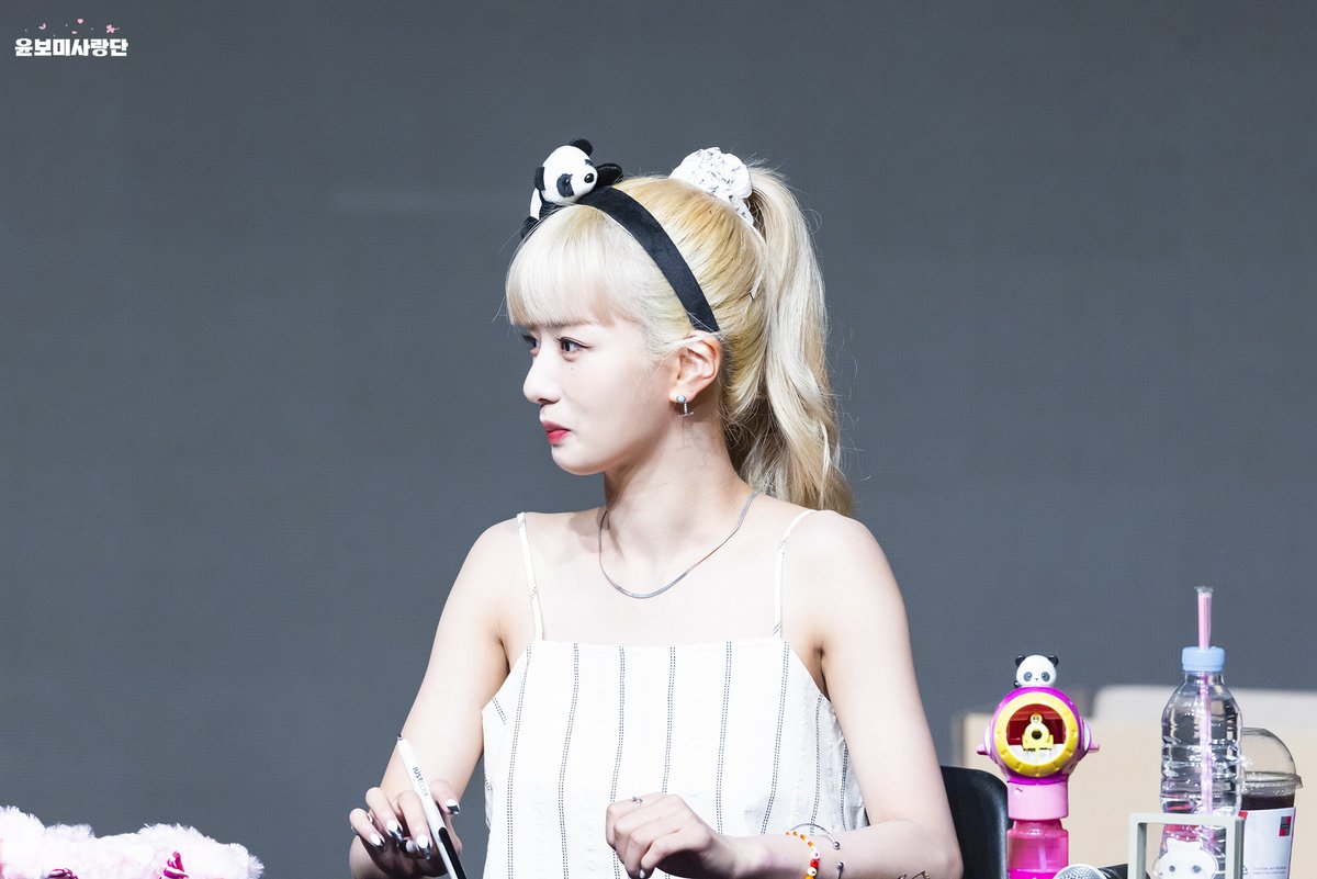 BBOMRANGDAN's tweet photo. 220729 원테이크 팬사인회 보미 3pics (@Apinkbm)

#Apink #CHOBOM #Bomi #에이핑크 #초봄 #보미 #윤보미 https://t.co/tfvIs77sjc