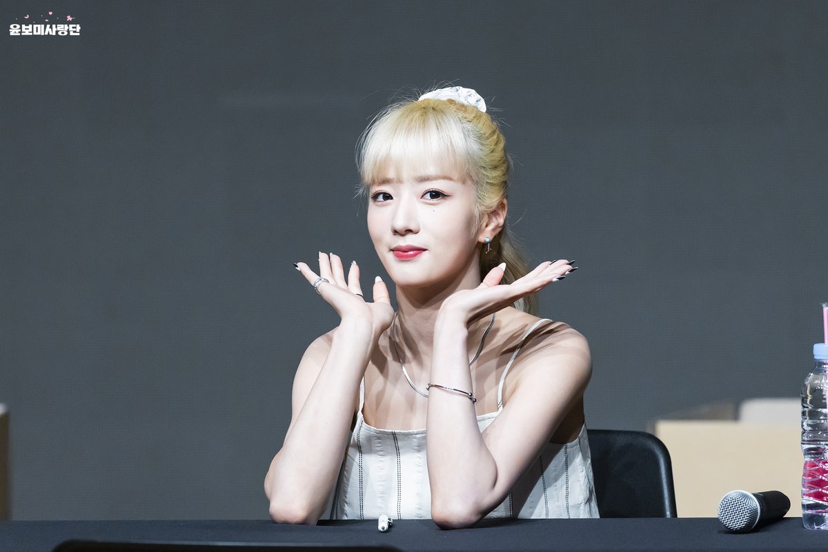 BBOMRANGDAN's tweet photo. 220729 원테이크 팬사인회 보미 3pics (@Apinkbm)

#Apink #CHOBOM #Bomi #에이핑크 #초봄 #보미 #윤보미 https://t.co/tfvIs77sjc
