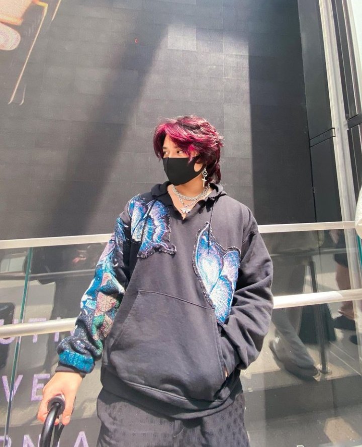 daily_kane0's tweet photo. your smile is pretty with or without mask on 🥀 https://t.co/GDN6oQMt7W
