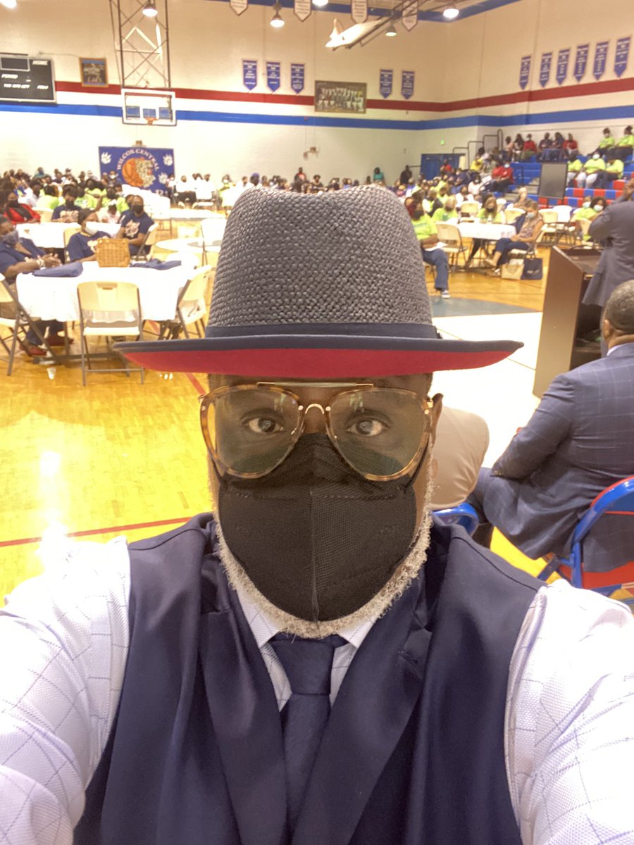 KeithLBrown1911's tweet photo. Getting ready to inspire and empower thousands in the Wilcox County Public School District in Camden, Alabama. #MrImPossible #speaker #wilcoxcountyschoolsalabama #ipyagency #aaespeakers #keithlbrown #BacktoSchool2022 #backtoschool https://t.co/dmpASxZE8u