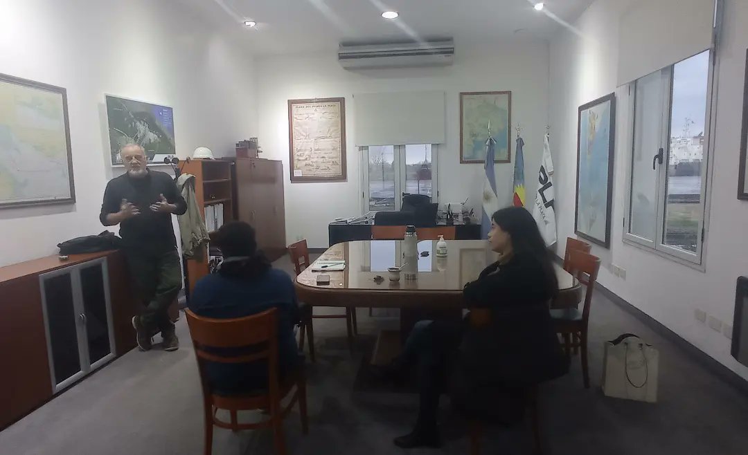 jfgbuenosaires's tweet photo. interiorizandose sobre el trabajo del mismo y temas de Soberanía cómo la importancia del Canal Magdalena y el Canal Troncal.

Cómo juventud tomamos el compromiso de una militancia activa en cuestiones que mejoren la importación y exportación de nuestro país. https://t.co/sZgV1IDvit