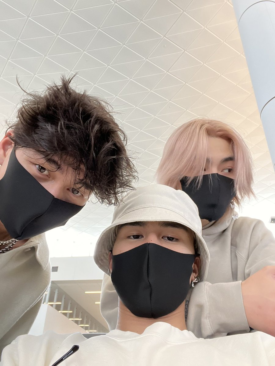 nsb_thinker's tweet photo. Airport crush ✈️ https://t.co/dMBf4Oivyb