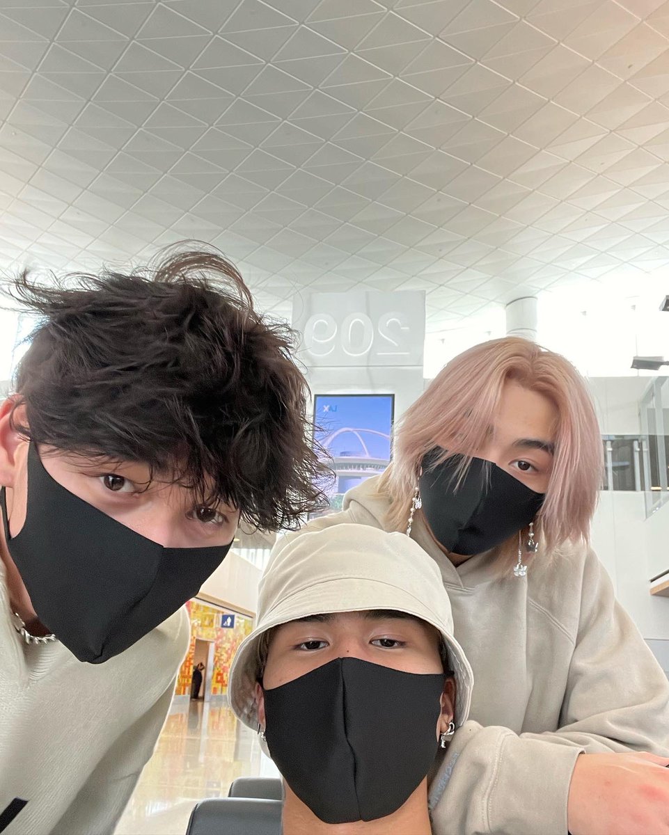 nsb_thinker's tweet photo. Airport crush ✈️ https://t.co/dMBf4Oivyb