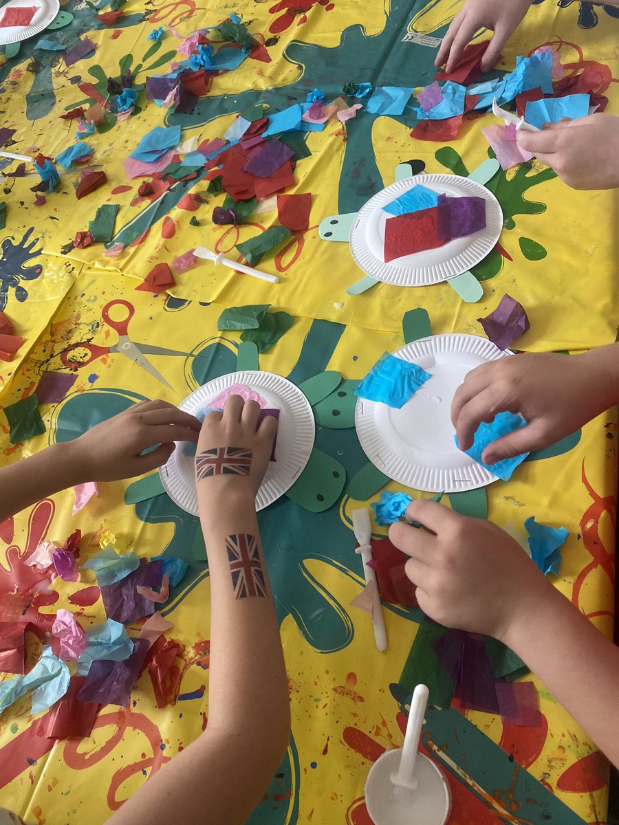 MissTaylor02okt's tweet photo. Decopatch turtles as we explore the seas 🐠.We had lots of children with us today so we have a variety of different turtles. #cheapcrafts #holidayclub #summercamp #summer #kids https://t.co/fFO57LfR1Q
