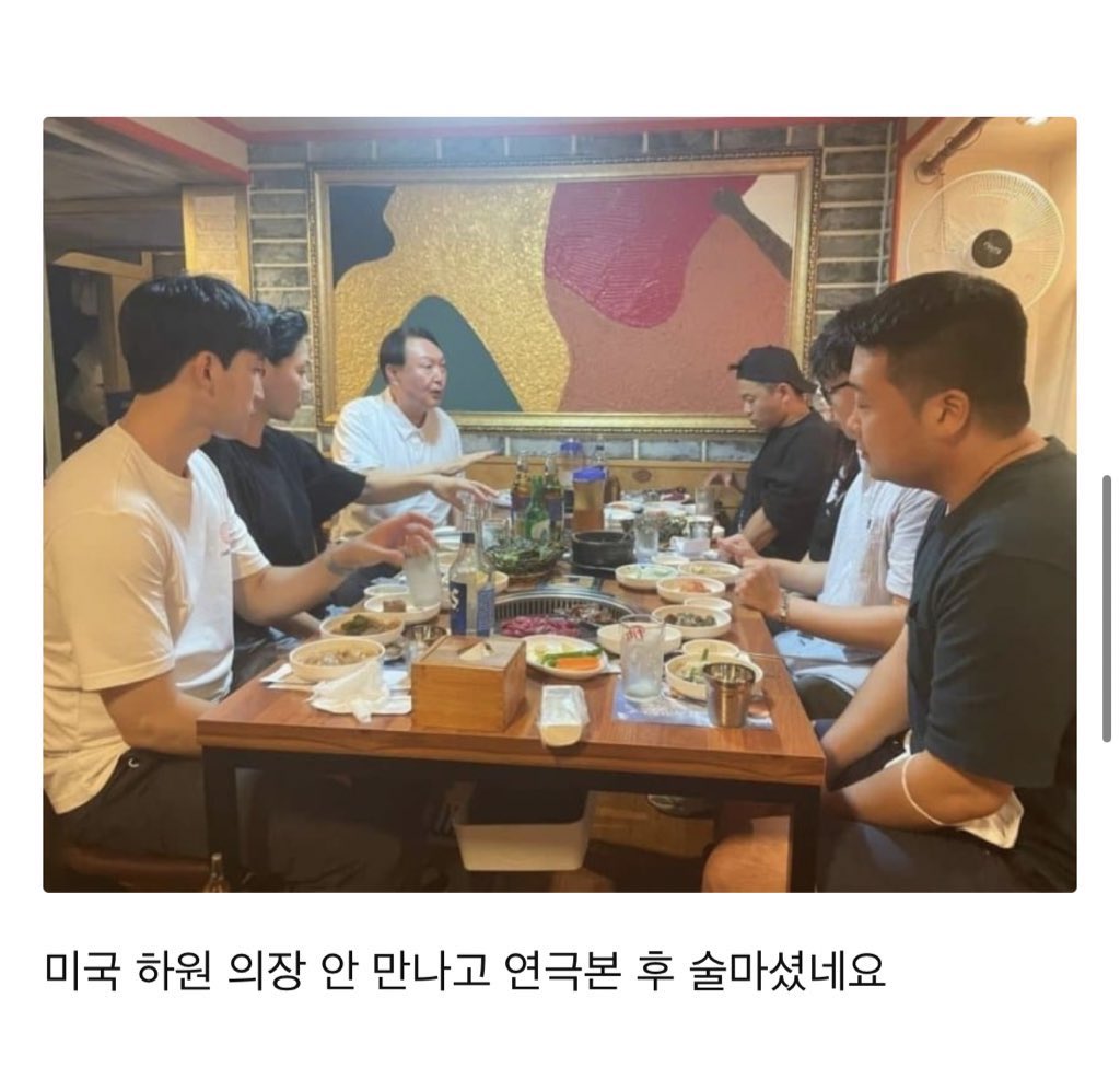 JAM_mireda's tweet photo. 굥 연극본 후 술 마시러 갔다함 
그냥 내려와라 https://t.co/FjahPQZ7Em