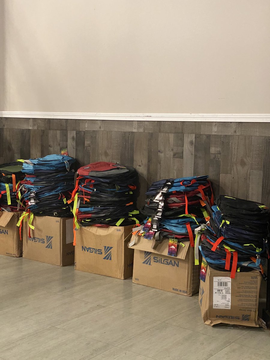 fideolocofest's tweet photo. @HolmesHuskyFB JV player Ethan Gonzales getting ready for a back to school backpack 🎒 drive before heading to practice this morning https://t.co/BtLsXpQrvq