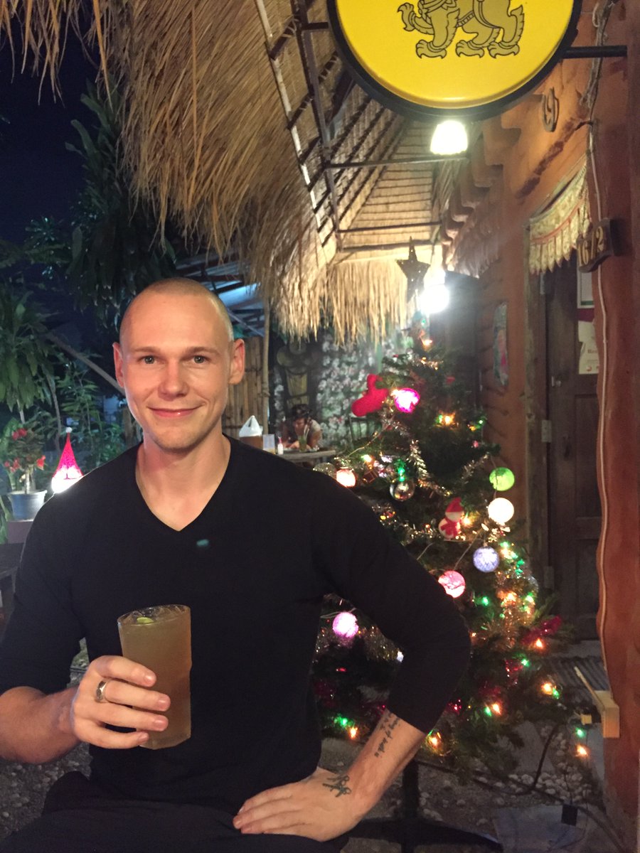 In case you missed it:

I just published an 82-page guide on how to start &amp; grow a freelance business from zero to 10k/m even if you’re brand new.

For the next 24 hours, I’m giving it away for free.

Want it?

Like this tweet and I’ll DM it to you.

(must be following me)