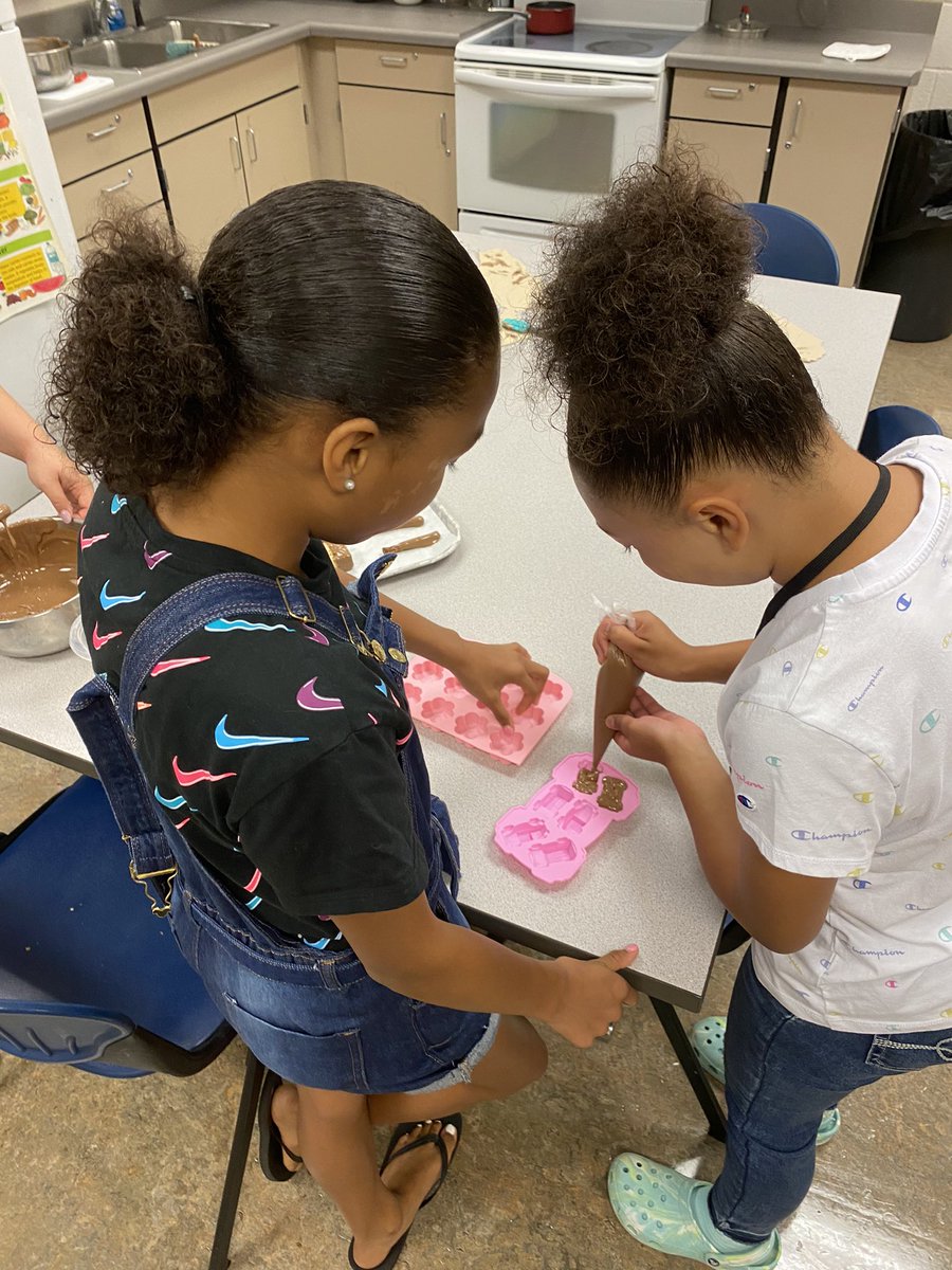 NewCastleAreaSD's tweet photo. #NCASDTinkerTank Ts and Ss “Tinkering With Treats” to bring along on their STEAM Road Trip today! I hope they share some of their tasty creations!! https://t.co/kKkjfNbcll