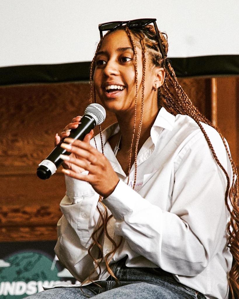 TheAlbanySE8's tweet photo. Amaarah Roze @amaarahroze is the #ClimateHome Producer supporting young people creating, playing and performing across the festival. From Catford, Amaarah is an actor, poet,  facilitator and producer. @wearelewisham https://t.co/txFPlEF5Kf