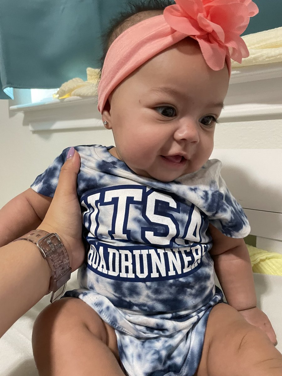 Autumn_Sundayy's tweet photo. Proud alumni mommy @UTSAAlumni #UTSA #GoRunners #FutureRunner https://t.co/5ojvBzLP84