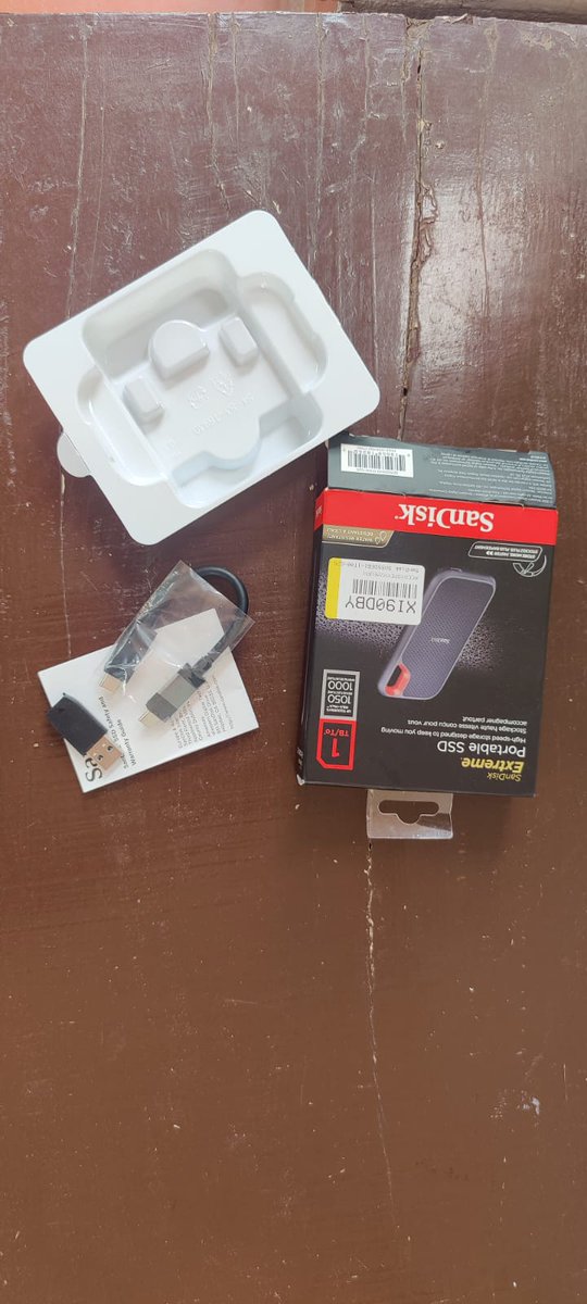 subavel's tweet photo. Ordered 1 TB ssd in @Flipkart, they delivered me empty hard disk box  only cable was there. I complaint to the 
@flipkartsupport  they told me to send the product image, without product how will i post a product image ..?  now thy rejected my complaint .What to do now ?#Flipkart https://t.co/bn6MEj3YSe