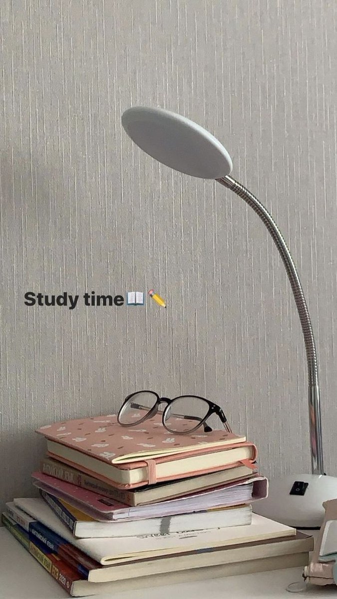 leoninethings's tweet photo. me as a law student https://t.co/f4t3rsjFxB