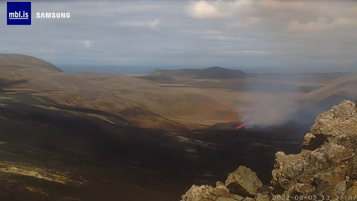 DutchEagleFan's tweet photo. #volcano #Iceland 
Here we go again! Close to the previous eruption magma has reached the surface in Geldingadalir in the Reykjanes peninsula. For the first time since last September, when lava stopped running from Fagradalsfjall. https://t.co/S4asp11Hrh