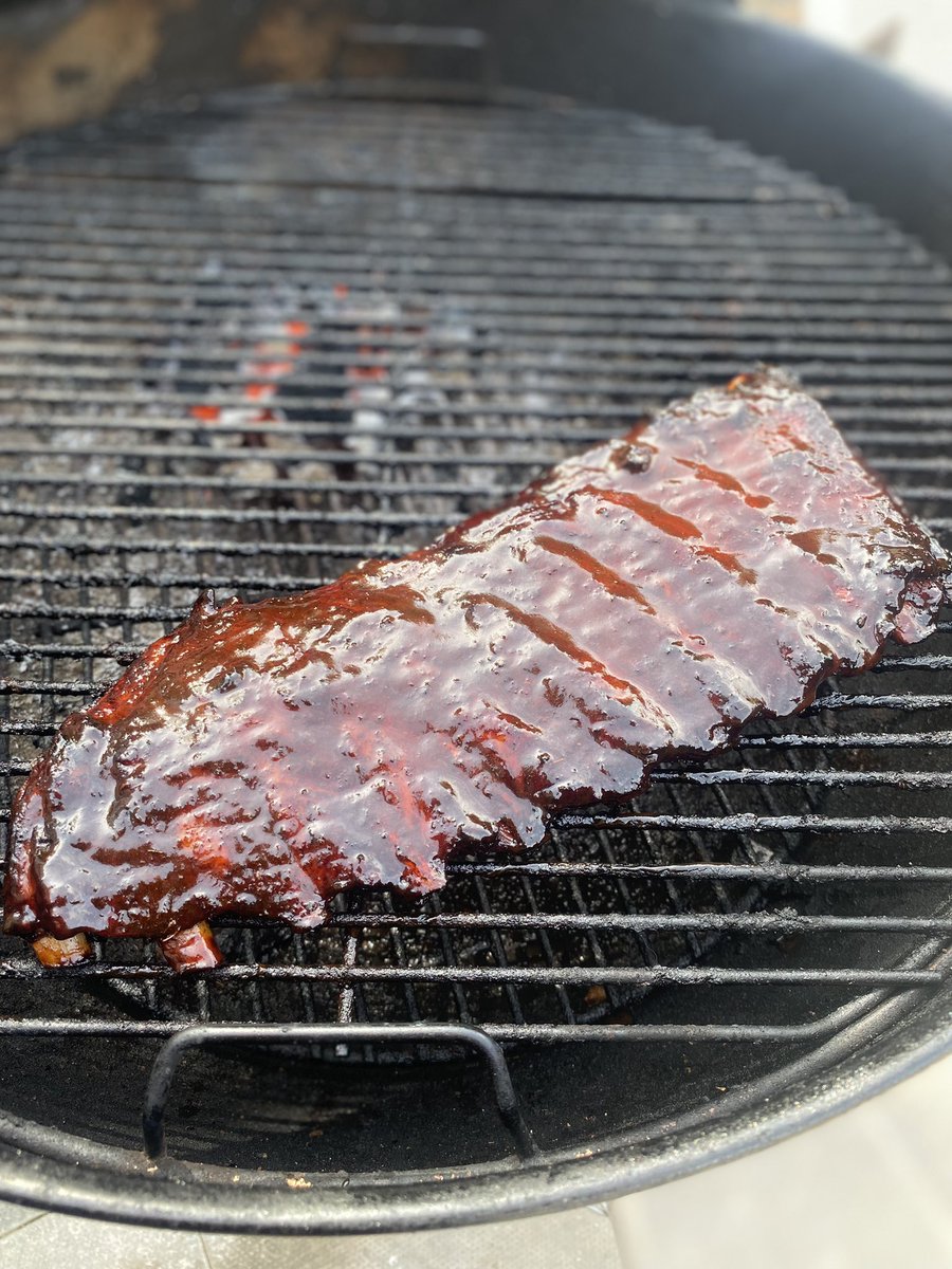 AuzzieBBQ's tweet photo. Nothing better then freshly smoked &amp; glazed ribs 🤤 (Cheeky little bit of  post oak to help the flavour) https://t.co/YgZImcWpKn