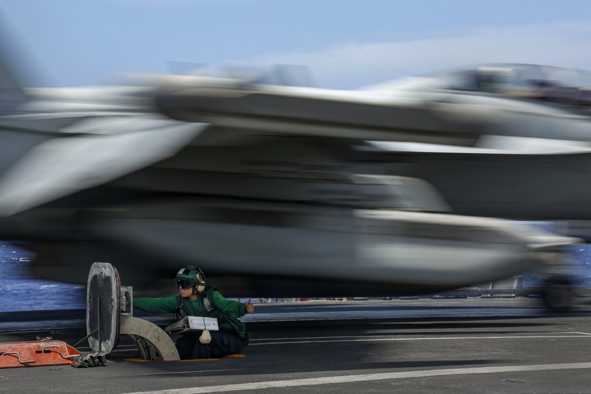 USNavy's tweet photo. #USNavy Photos of the Day:
1️⃣ @CVN_72 #FLTOPS @RimofthePacific @INDOPACOM
2️⃣ #PacificPartnership2022 arrives in the Philippines and 3️⃣ @Gipper_76 transits the San Bernardino Strait @US7thFleet
#USSLakeChamplain #CG57 arrives for #seattlefleetweek
👉 https://t.co/pZdPcE9xq0 https://t.co/8Wndnfe3uy