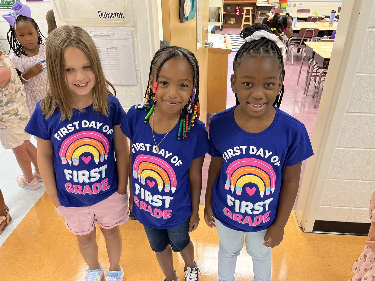 DameronShelly's tweet photo. RCE First day first grade #weareracers #reunite https://t.co/6NkdLRPCZ9