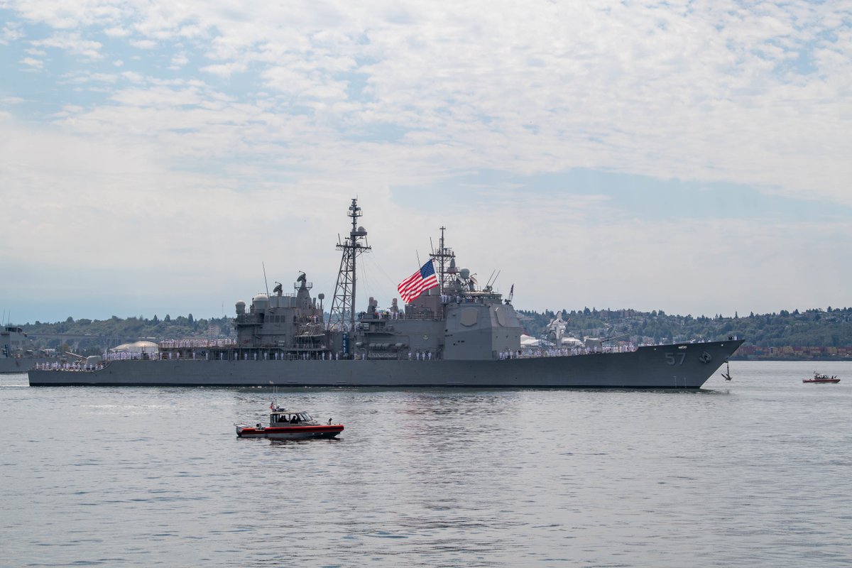 USNavy's tweet photo. #USNavy Photos of the Day:
1️⃣ @CVN_72 #FLTOPS @RimofthePacific @INDOPACOM
2️⃣ #PacificPartnership2022 arrives in the Philippines and 3️⃣ @Gipper_76 transits the San Bernardino Strait @US7thFleet
#USSLakeChamplain #CG57 arrives for #seattlefleetweek
👉 https://t.co/pZdPcE9xq0 https://t.co/8Wndnfe3uy