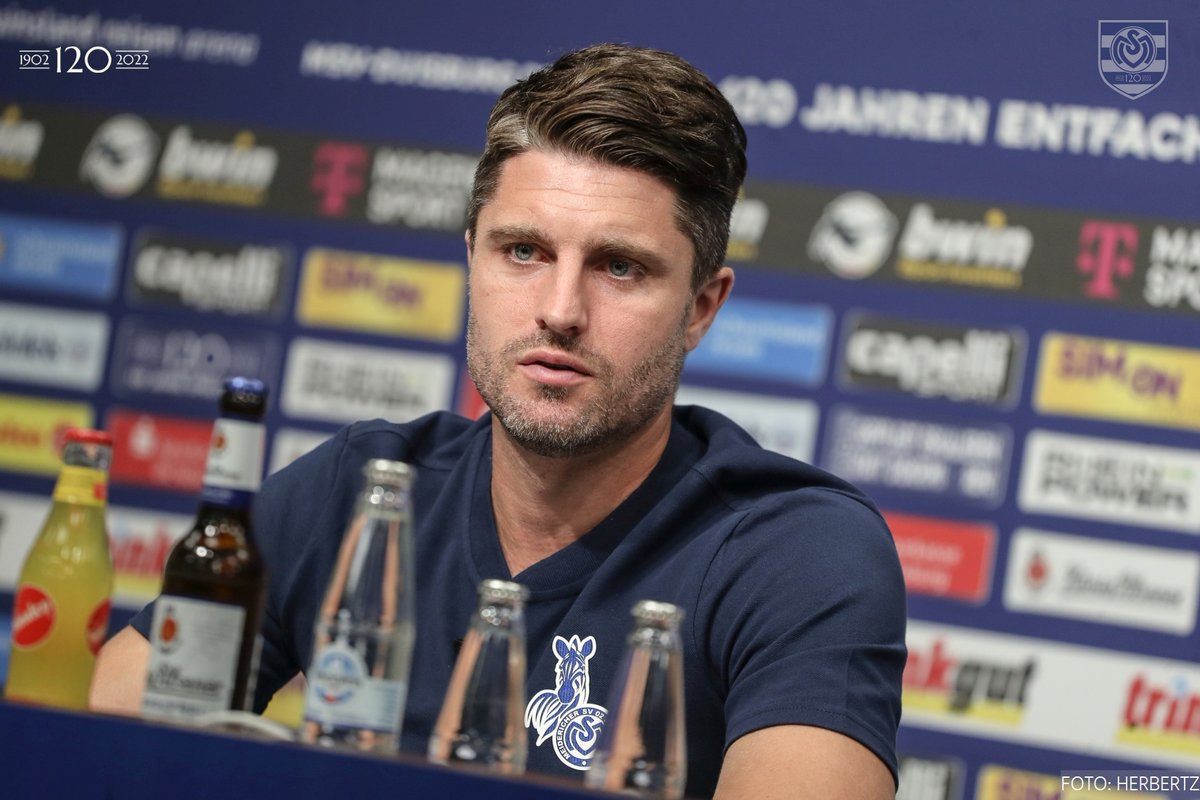 MSVDuisburg's tweet photo. Wenn's nach #Stoppel geht, kann's "sofort losgehen".
Zur Einstimmung - zwei Tage vor Anpfiff - versorgen wir euch mit dem Vorbericht &amp; der PK vor dem Derby #MSVRWE, an der auch unser Kapitän teilnahm.

📺 https://t.co/1ChFqQDoYd
📰 https://t.co/FfJAtqG4DC

#𝟙𝟚𝟘Jahre𝕄𝕊𝕍 https://t.co/Fy4RtjcTrC