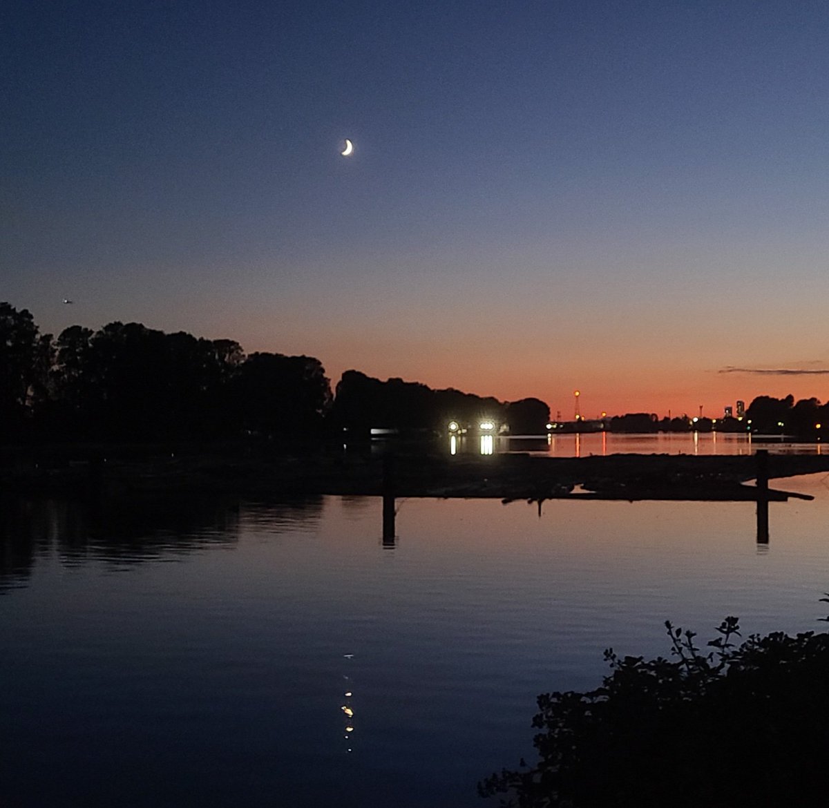 howyougo's tweet photo. Hello August! 
#August #summerinthecity #bcstorm #Vancouver #blueskies #mtbaker #wildlife #Stormhour #Westcoast #moon #sunset #byebyejuly  #sunrise #summer  #ShareYourWeather https://t.co/rXNbkxO27E