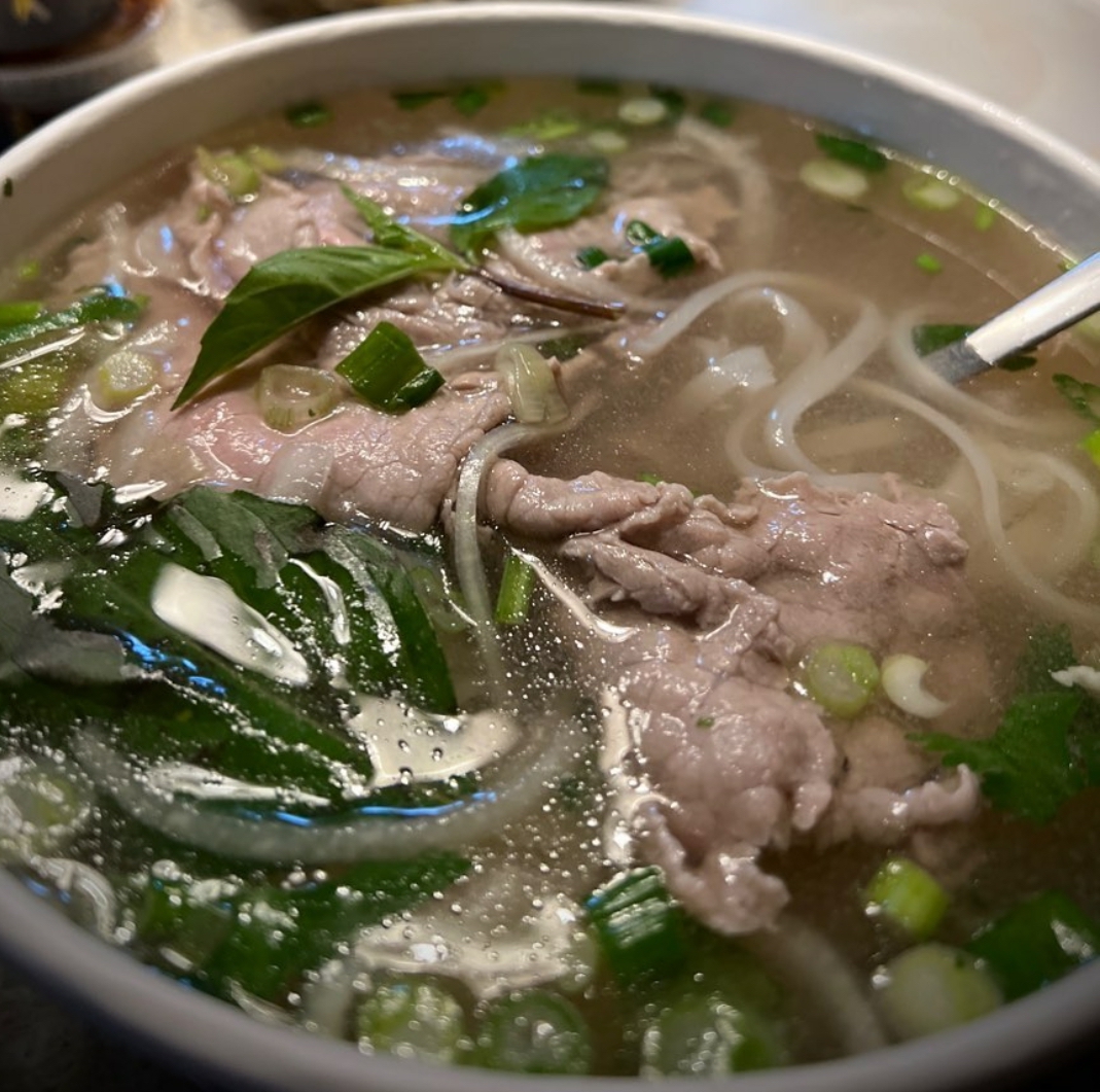 torontopho's tweet photo. All we have to say is: Pho Sizzle! 🔥
📸 @filledupwithfood
#pho #torontopho #tastetoronto #torontoeats #woodbridgeeats #hamiltoneats #gtafoodie https://t.co/isBKEPTLuQ