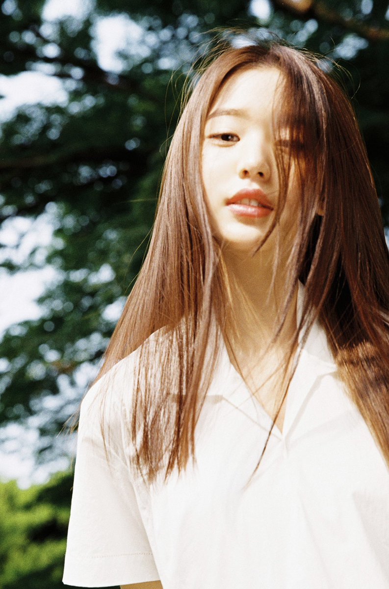 wonyounghouseTH's tweet photo. น้องวอนยองกับกล้องฟิล์มมู้ดแอนด์โทนดีมาก สวยมากยิ่งโตยิ่งสวยย ตกหลุมรักรอบที่ล้านแปด 🎞♡ https://t.co/cwsDVcsdMt