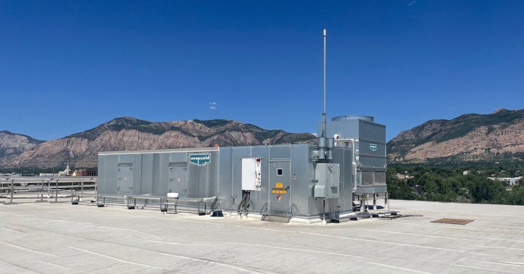 EVAPCO_Inc's tweet photo. What a great photo, taken by Ammonia Service Technician for Evapcold, @Rob Mitchell! This Evapcold unit, located in Utah, was one of the first to be installed. Thanks to Rob for sharing! Learn more: https://t.co/b5VczgRast
#Refrigeration #Evapcold #EVAPCO #gonatrefs https://t.co/LE7QRRjjDk