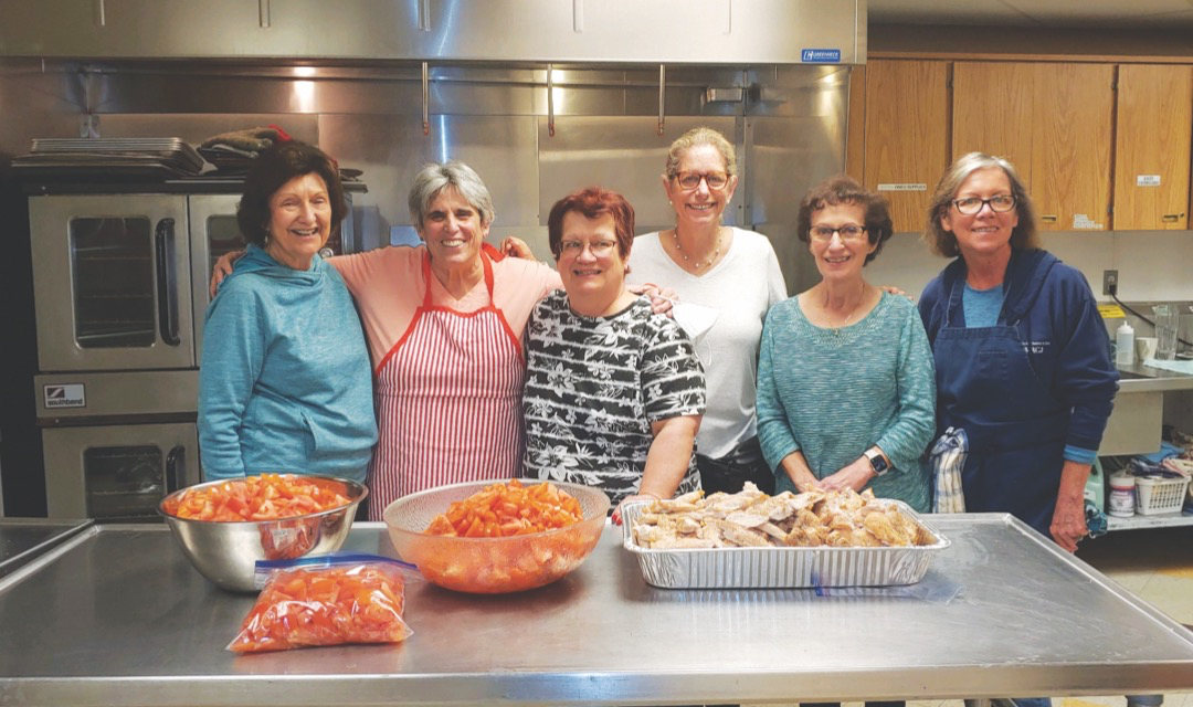 TheCall2Cook's tweet photo. Meet the Soup Troupe from Congregation Shir Tikvah Sisterhood in Troy, MI. Using excess food provided by a nearby food bank, the troupe creates fresh meals to support the daily free lunch ministry at @royaloakfirst #UMC. @JewishNewsDet @MichiganUMC  https://t.co/AAQJJy1KVP https://t.co/XoMTBuURwA