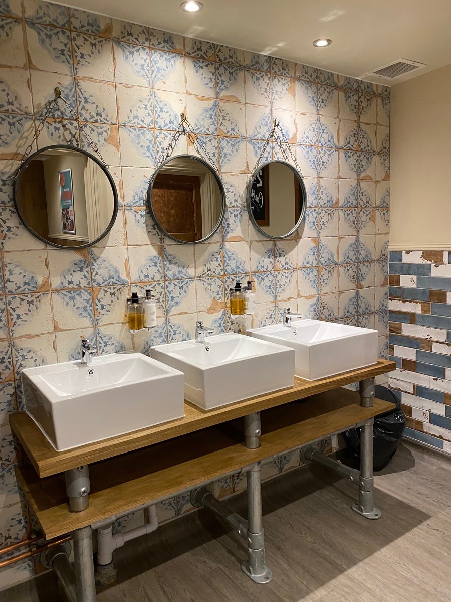 PembrookDesign's tweet image. The Birdcage - Stoke Newington for #stonegatepubcompany
A recent successful completion of a light refurbishment.
Thanks go to:
#stenballgroup, #ShawsElectrical, #beejayupholstery, #middlesexsound, #McCulloughsltd, #fdmartwork , #sewfineltd, #technical_signs and #QSM.