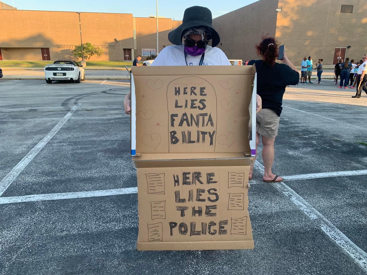 UDTJ7's tweet photo. We will continue to speak out & show out until the FULL Kelley Hodge report is released, the officers are sentenced to the fullest extent of the law, & council takes accountability for their actions. No justice, no peace! #fantastruth #justiceforfantability #accountability (3/) https://t.co/8NqUO4uA9h