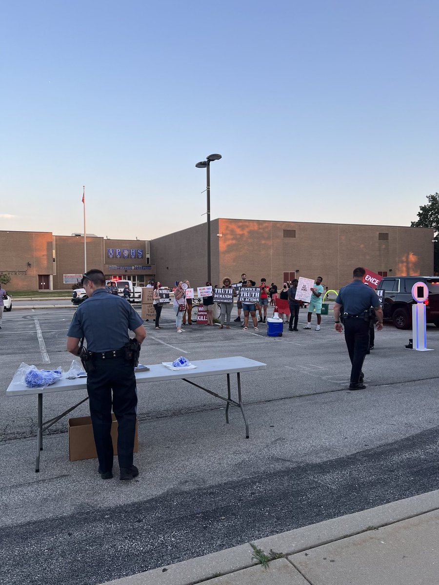 UDTJ7's tweet photo. We will continue to speak out & show out until the FULL Kelley Hodge report is released, the officers are sentenced to the fullest extent of the law, & council takes accountability for their actions. No justice, no peace! #fantastruth #justiceforfantability #accountability (3/) https://t.co/8NqUO4uA9h
