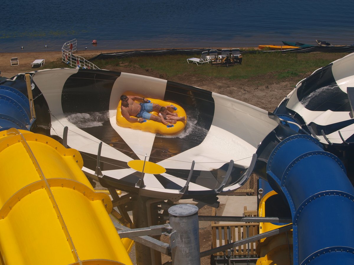 ProSlideTech's tweet photo. The all-new Rocket Rapids at @quassyamusement  is the first ProSlide #WaterCoaster in Connecticut. It's BLAST technology propells 2-person rafts around compound curves, hills and FlyingSAUCER features at a max speed of 22 mph. #quassy" https://t.co/PqfWfKnQ8K