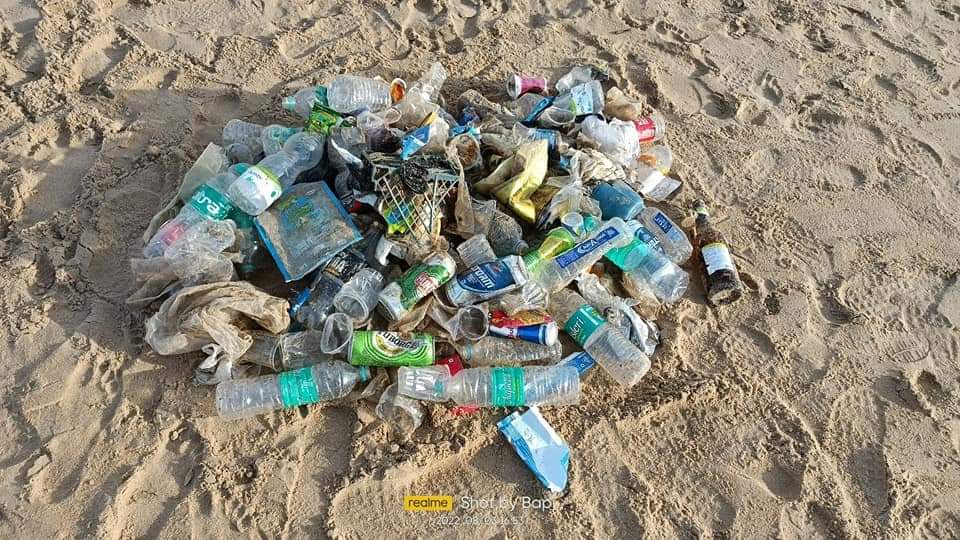 SwachhBharatGov's tweet photo. The youth are the future swachhata leaders of India! 
Today, #SwachhataChampion @BapiGochhayat2 from Odisha collected 15 kgs of plastic bottles, polythene &amp; Single Use Plastic wrappers from Paradeep beach. 

Let us all pledge to keep our beaches clean &amp; garbage free! https://t.co/RO3Vogxztq