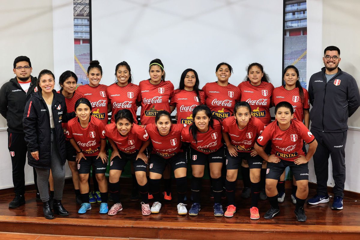 TuFPF's tweet photo. Nuestra @SeleccionPeru de Futsal Femenino Sub 20 🇵🇪 recibió charla sobre el manejo de medios y redes sociales. 

Más detalles ▶️ https://t.co/9X5XmUfepU

#ArribaPerú 💪🏻 https://t.co/UpXzsubVln