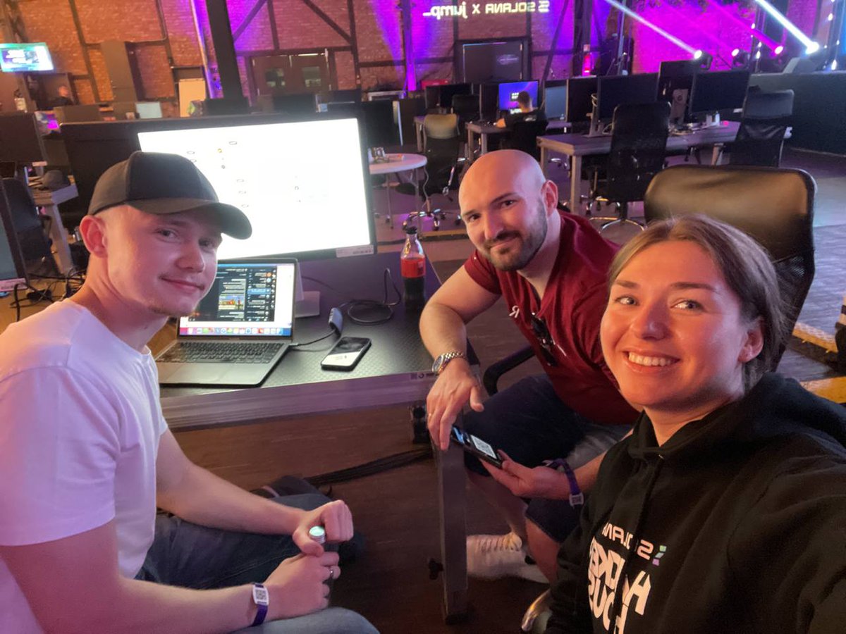 VEMPHorizon's tweet photo. Quick 📸 of the team enjoying @hackerhouses Krakow.

If your there be sure to say hi as @RelookTravel did 👋 

@dominicVEMP @jackdolbs @AnastasiaRelook https://t.co/WY6jvpVLJH