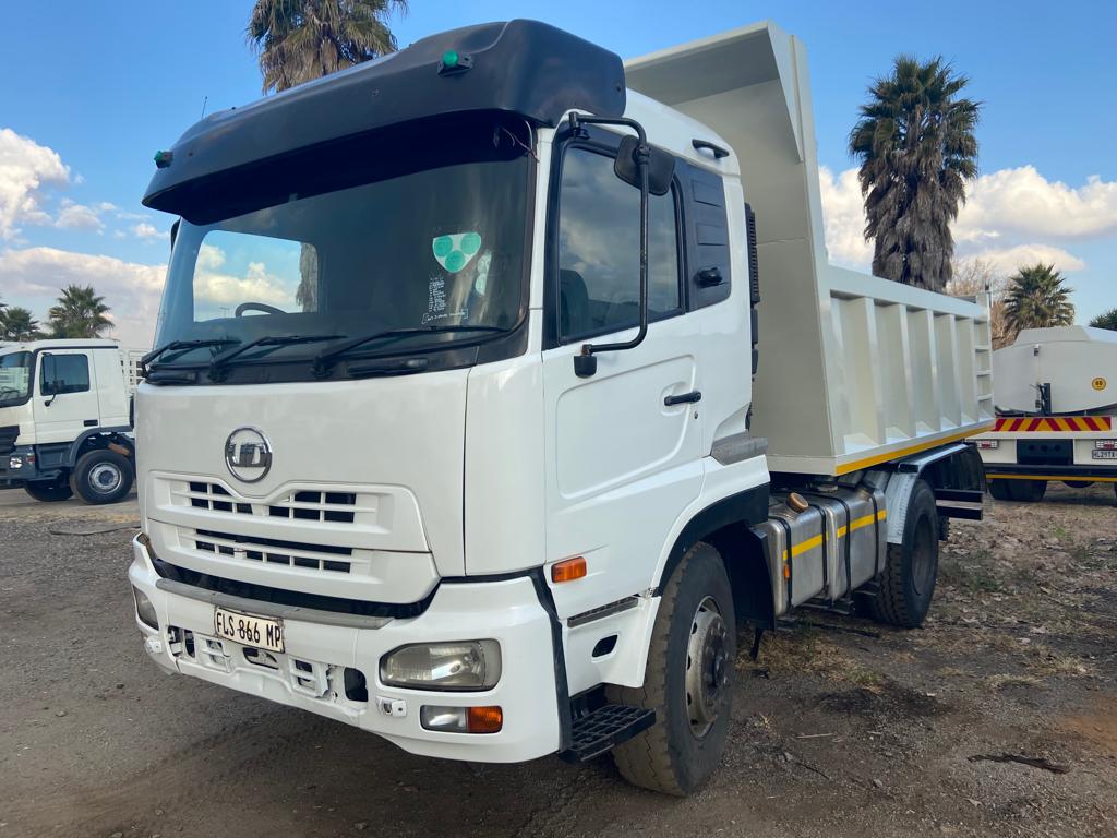 SATruckLogistic's tweet photo. R695 000 Excluding vat  Year 2011 https://t.co/JZ2LaQOwS5