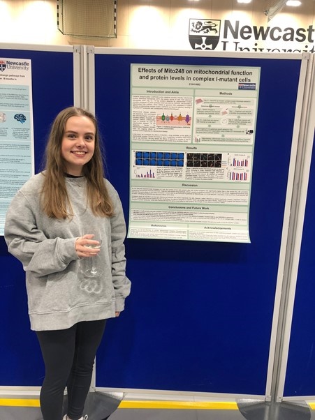 MitoResearch's tweet image. Congratulations to all the MRes students @UniofNewcastle who completed their research projects in the WCMR! Our team are committed to developing the next generation of life scientists because without research, there will never be hope for a cure. Let's find one together #curemito