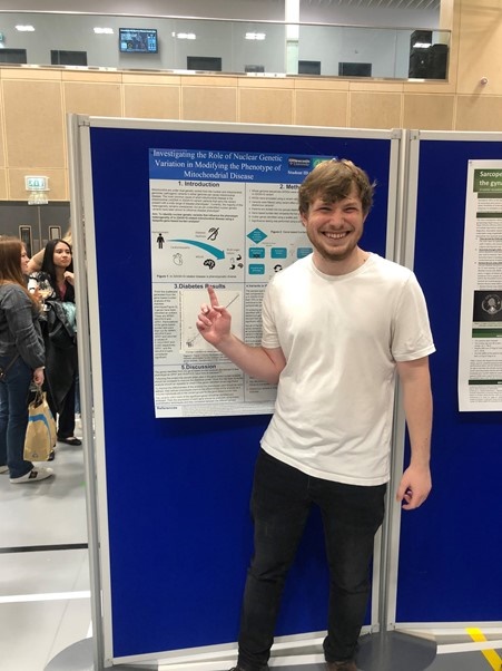 MitoResearch's tweet image. Congratulations to all the MRes students @UniofNewcastle who completed their research projects in the WCMR! Our team are committed to developing the next generation of life scientists because without research, there will never be hope for a cure. Let's find one together #curemito