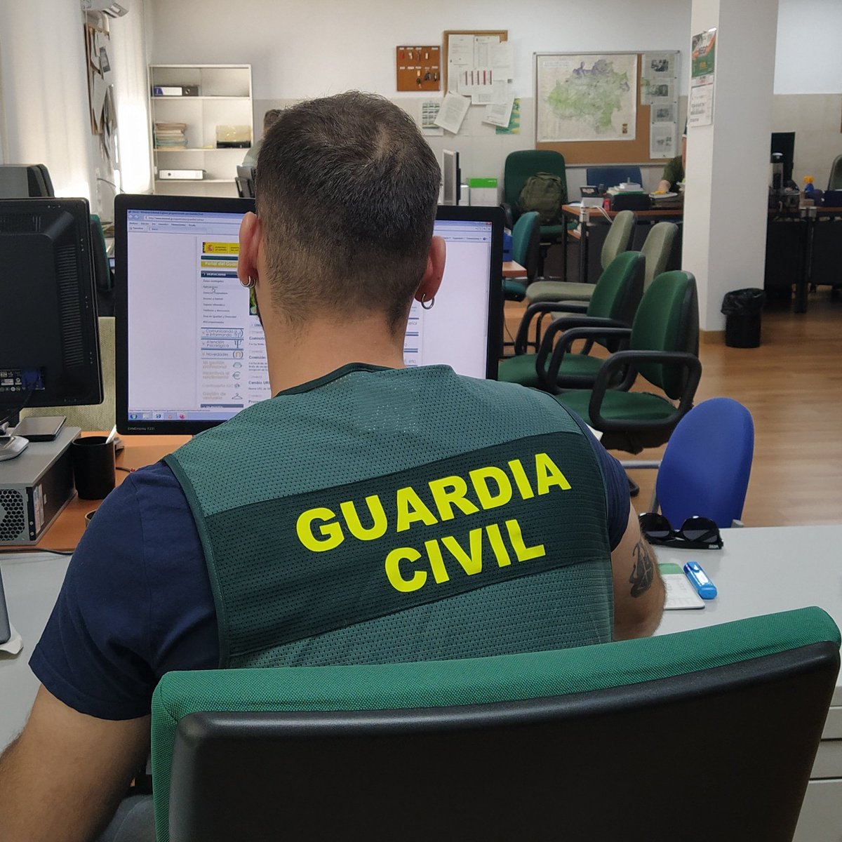 GCSoria062's tweet photo. GCSoria062
#GuardiaCivilSoria,y vecinos del pueblo, continúa con el dispositivo de búsqueda de un varón de avanzada edad desaparecido desde las 10,00 h. Del día de ayer en la localidad de #Ciria (Soria).
#SoriaColaboraGC https://t.co/H2fY1zPi4X