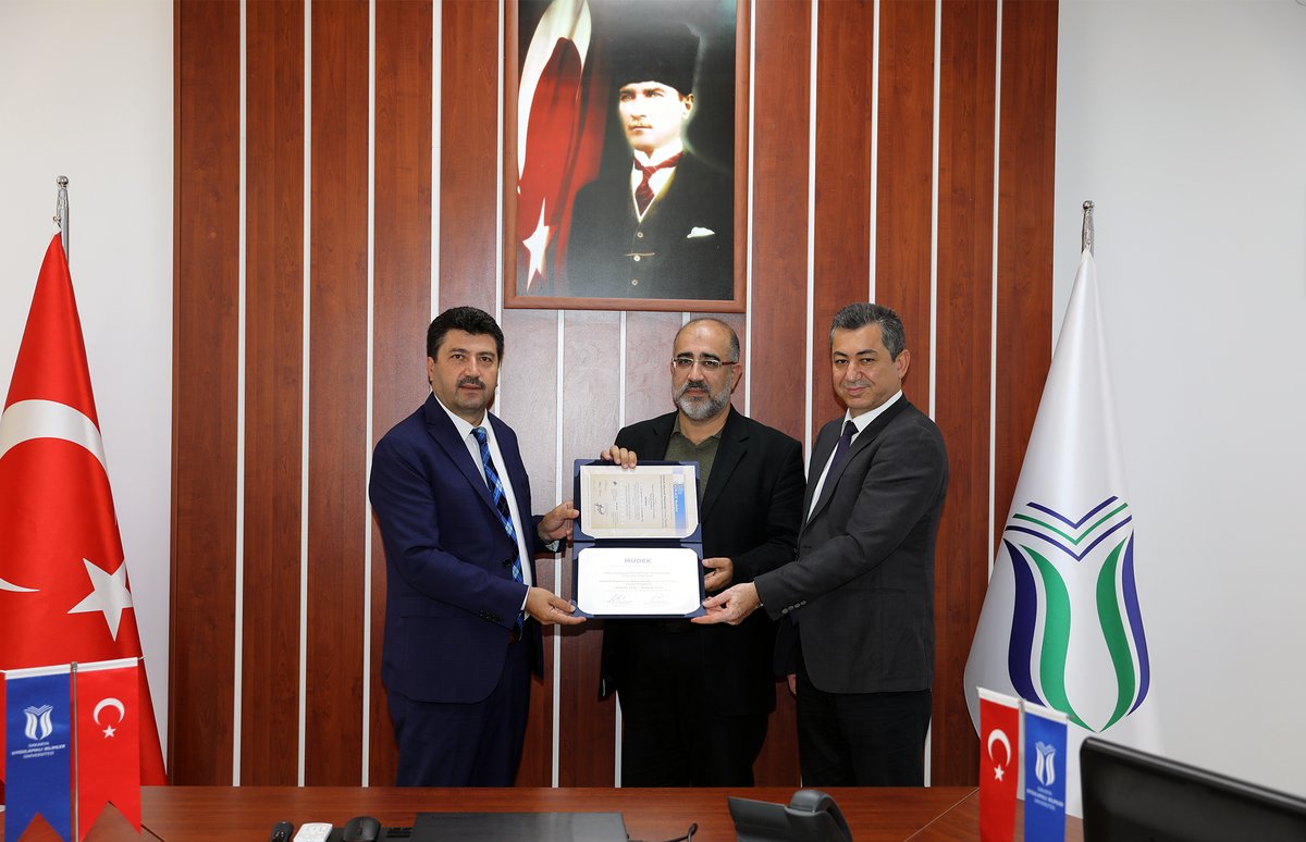 SubuOfficiall's tweet photo. 📜 MÜDEK tarafından akreditasyonu yenilenen Teknoloji Fakültemizin bölümleri akreditasyon belgelerini aldı.

Detaylar 👇
🔗 https://t.co/DJZRIV0lFU https://t.co/DGCS1nj6af