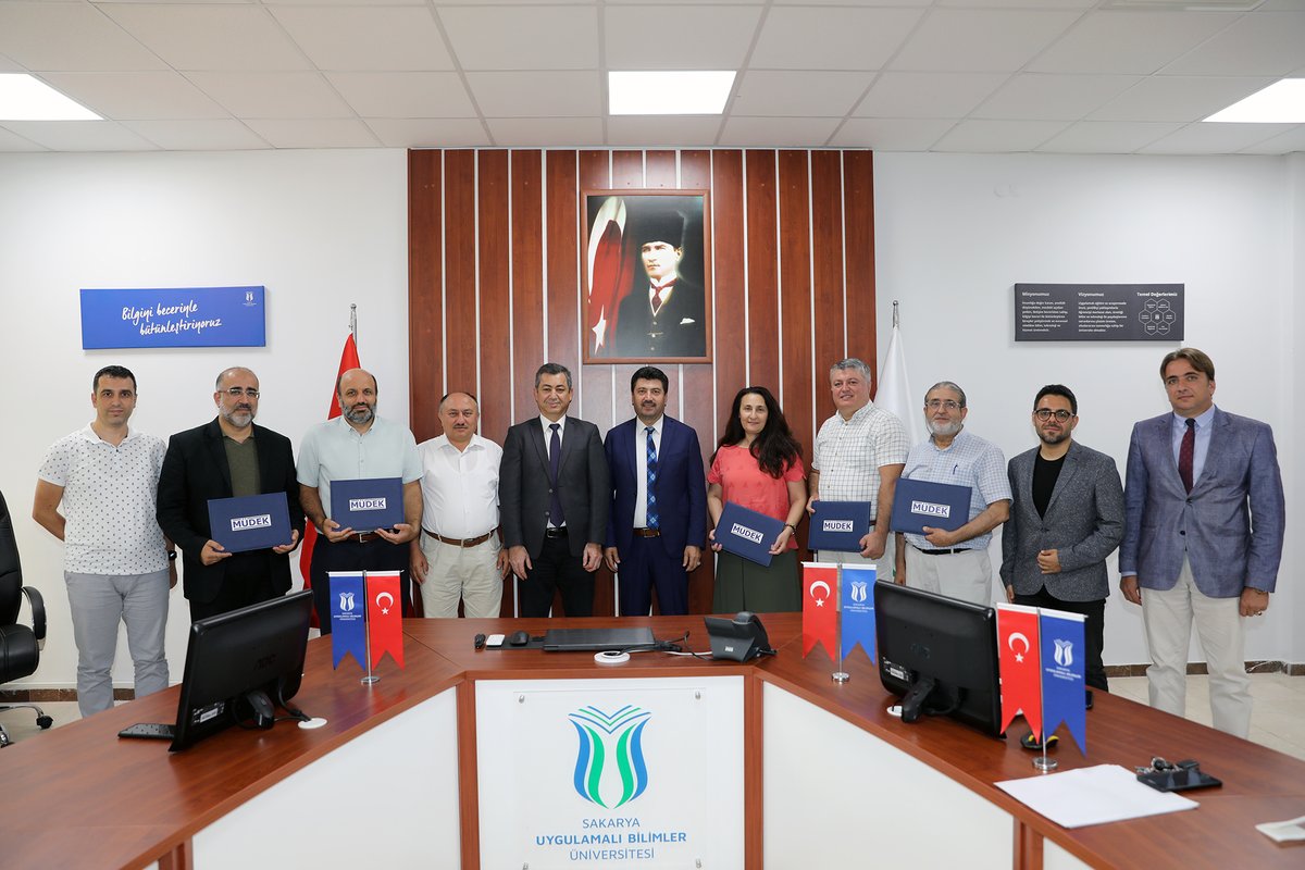SubuOfficiall's tweet photo. 📜 MÜDEK tarafından akreditasyonu yenilenen Teknoloji Fakültemizin bölümleri akreditasyon belgelerini aldı.

Detaylar 👇
🔗 https://t.co/DJZRIV0lFU https://t.co/DGCS1nj6af