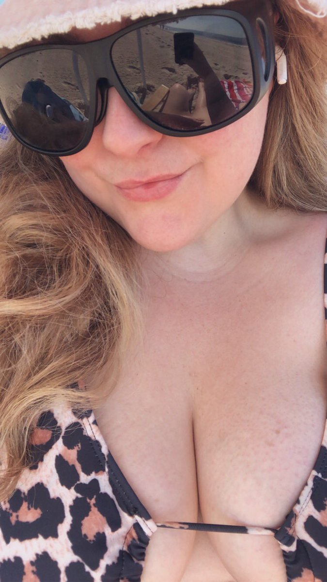 katmfp's tweet photo. Beach day! 🏖☀️🌊 https://t.co/o6JgBpW3p1