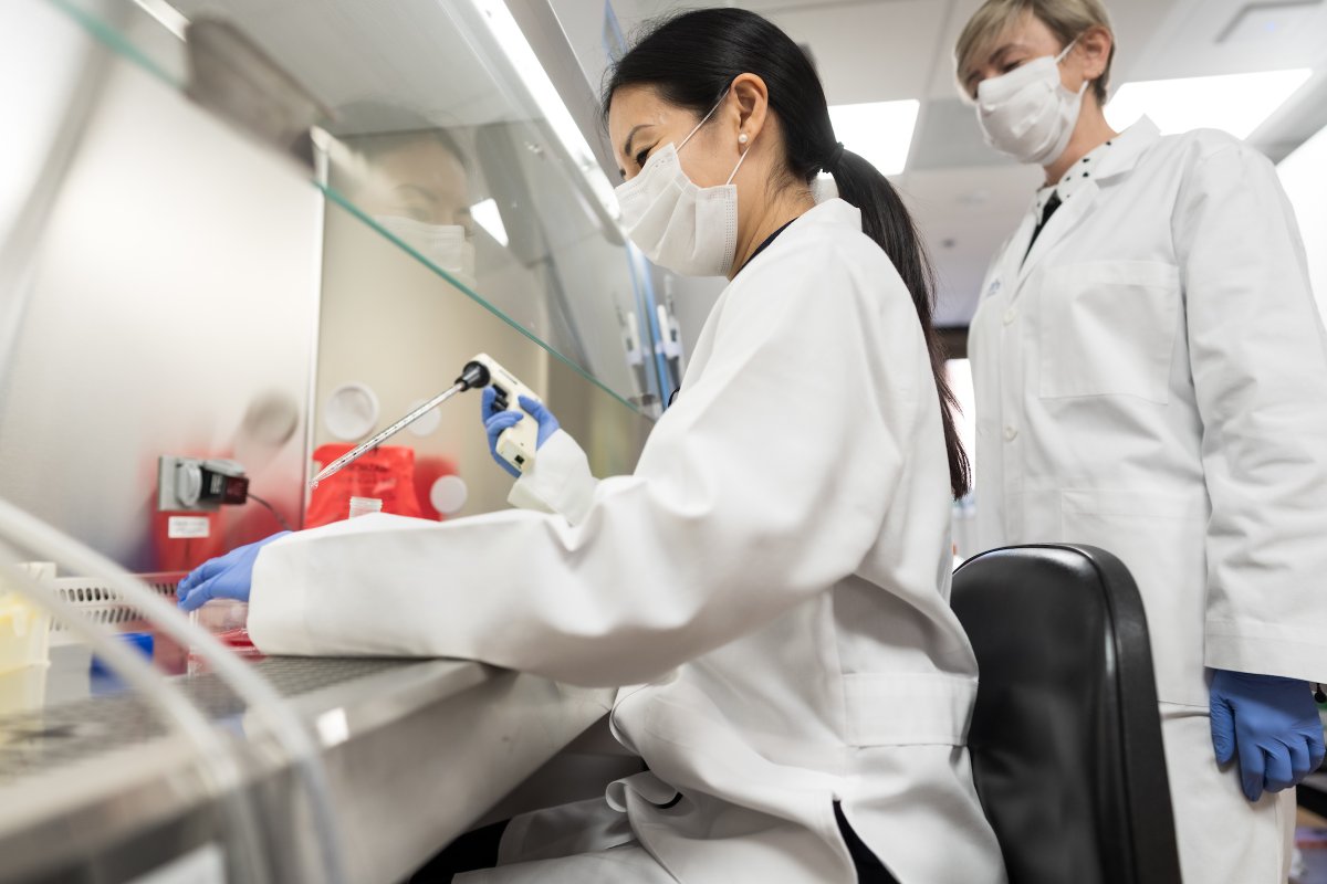 UFMBI's tweet photo. Congratulations to @UF brain cancer researcher Dr. Lan Hoang-Minh, who has been awarded a @StBaldricks grant to advance form of adoptive T cell therapy for pediatric brain tumor treatment. 

Read more: https://t.co/NXj9cacAxK https://t.co/fG7uTnCxNW