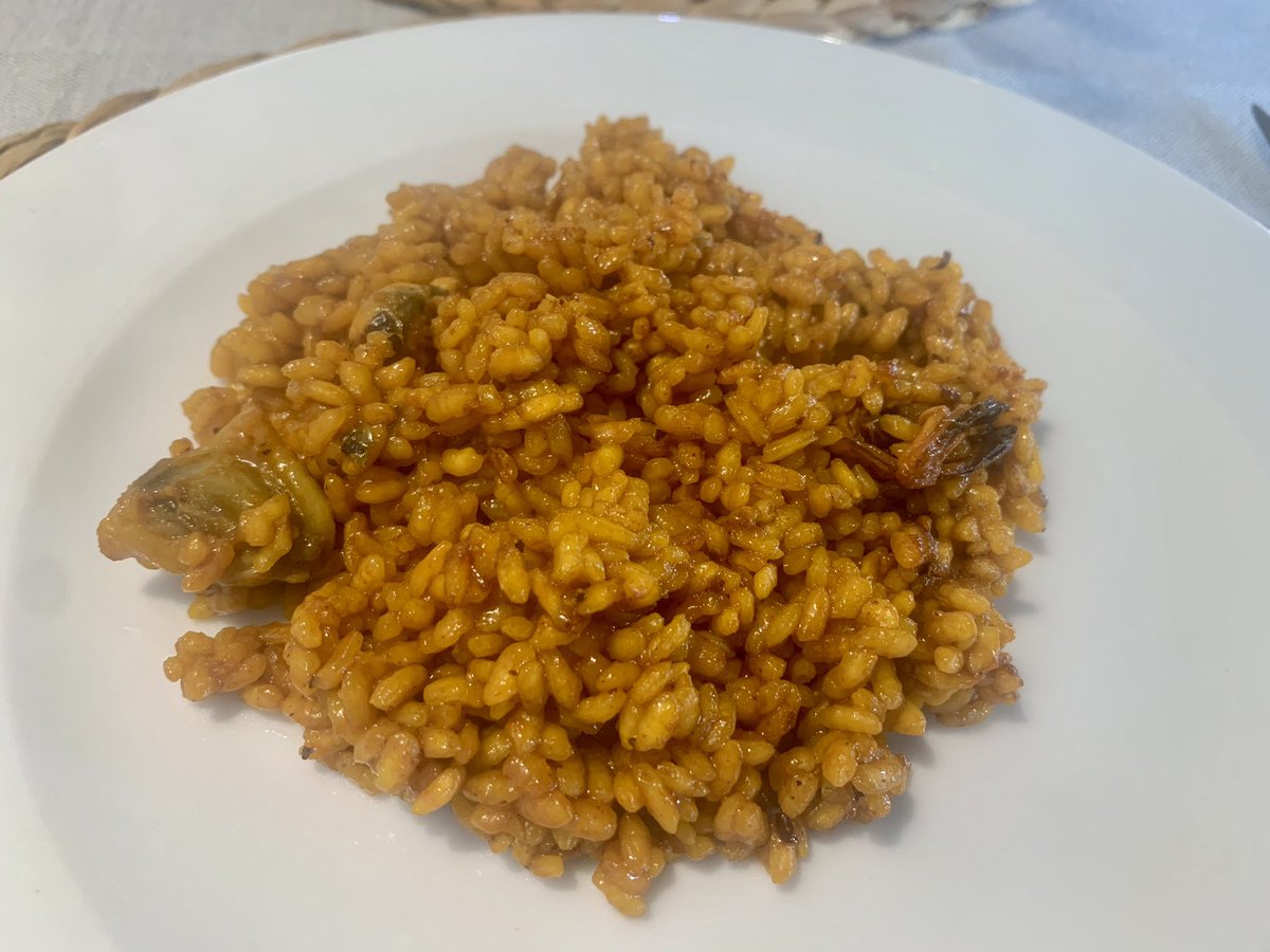 Bonbibendum's tweet photo. El arroz multicapa del señorito de #Humoysal está bastante bueno. https://t.co/9iHK46416g