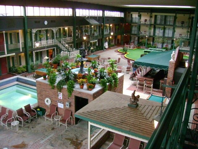PowellsLeftArm's tweet photo. Revisiting a minor obsession of mine: finding surviving "Holidome" hotels. Built in the 1970s, the concept was mini-resort hotels in unassuming locations built around a massive indoor courtyard and pool. Hard to maintain, many are gone now. Do you know of any still standing? https://t.co/J1syT99xsT