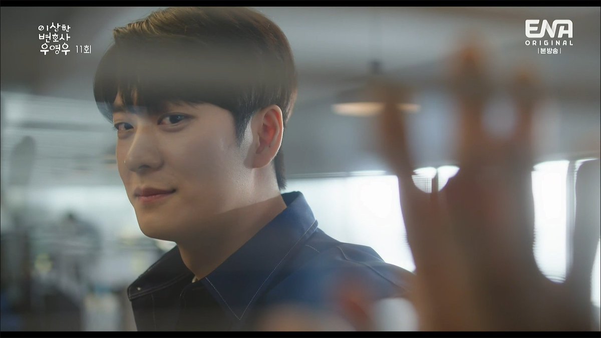 apaajahlah_'s tweet photo. cungg yang pengen nangis karena iri pengen punya laki kaya Junho ☝🏻😭
#ExtraordinaryAttorneyWoo
#ExtraordinaryAttorneyWooEp11 https://t.co/qhKmYw4LrA