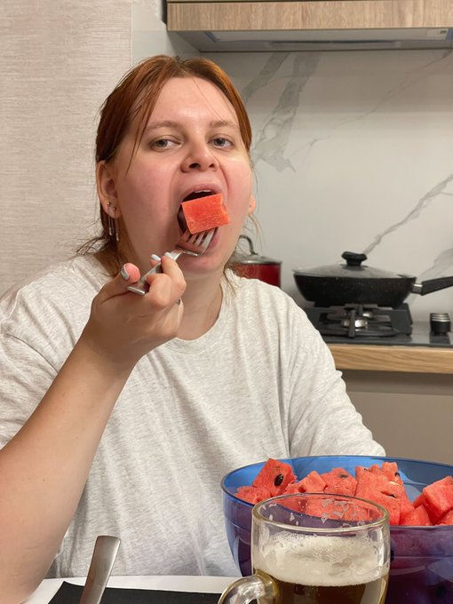 I really love watermelon with beer 🍺🍉 Is it weird?  #bellystuffing #feedeegirl #babybelly #chubbygirls<a href="/tag/babybelly"class="tags"><span>#babybelly</span></a><a href="/tag/chubbygirls"class="tags"><span>#chubbygirls</span></a><a href="/tag/bellystuffing"class="tags"><span>#bellystuffing</span></a><a href="/tag/feede"class="tags"><span>#feede</span></a>