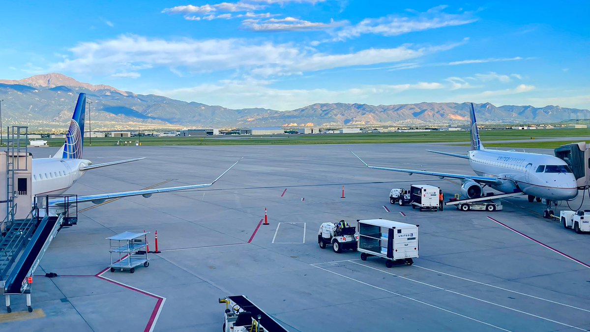 Colorado Springs Airport tweet media